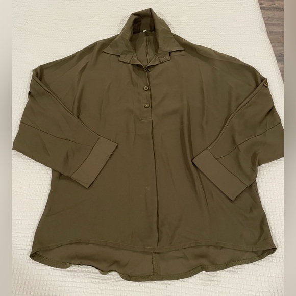 Unbranded women’s green blouse size medium - Picture 2 of 4